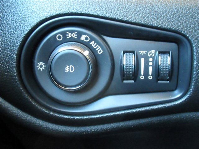 Used 2019 Jeep Renegade Trailhawk image 28