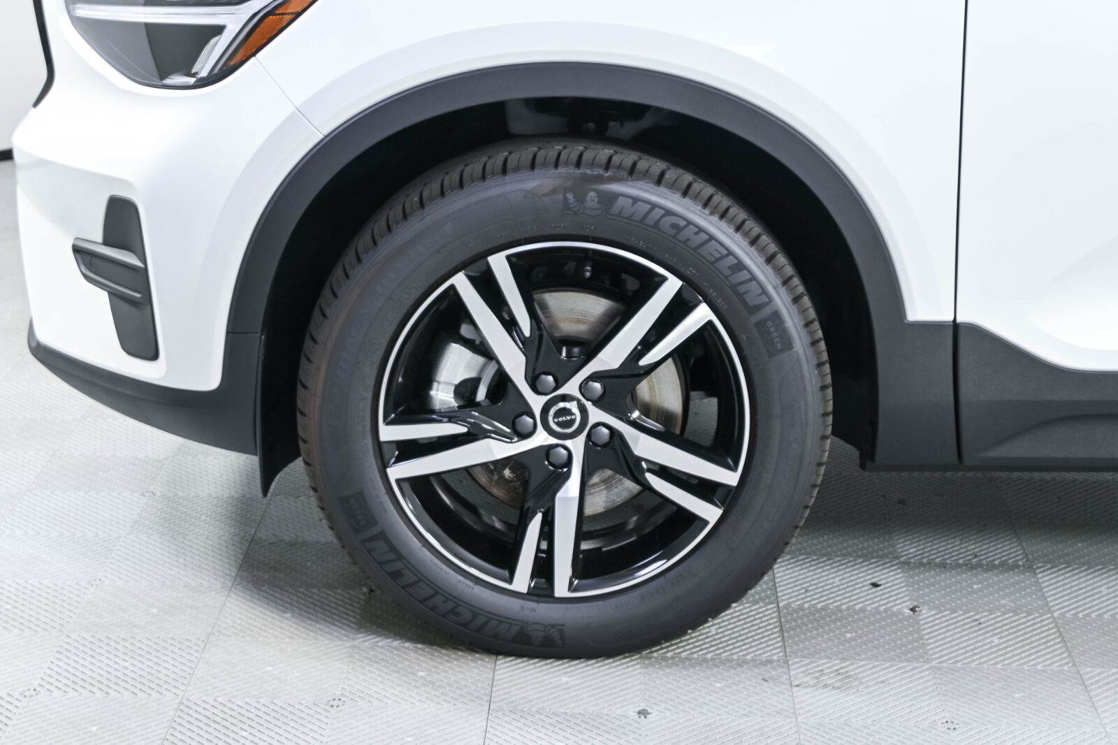 New 2026 Volvo XC40 B5 Core w/ Protection Package Premier AWD/4WD image 37