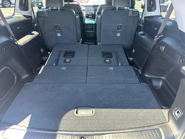 Used 2023 Jeep Grand Cherokee L Limited w/ Black Appearance Package AWD/4WD image 31
