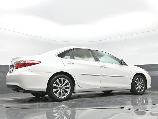 Used 2017 Toyota Camry XLE w/ Moonroof Package FWD image 25