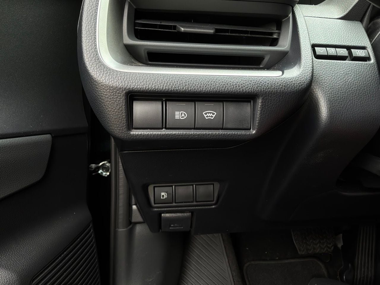 Used 2025 Toyota Prius LE image 21