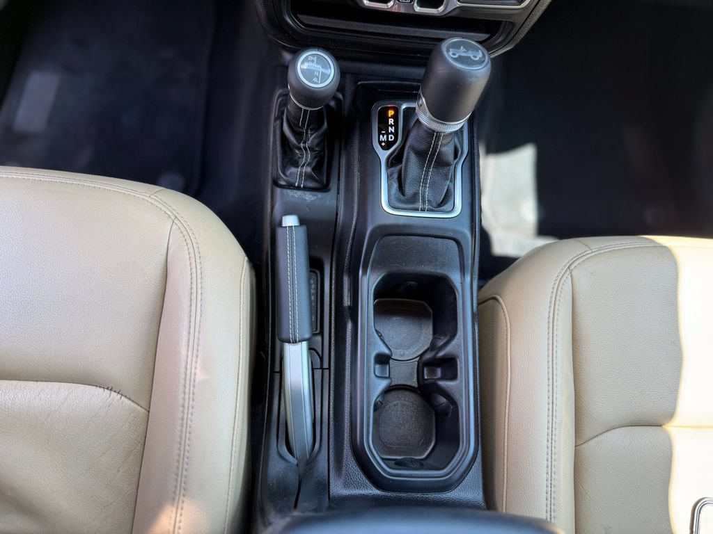 Used 2018 Jeep Wrangler Unlimited Sahara AWD/4WD image 17