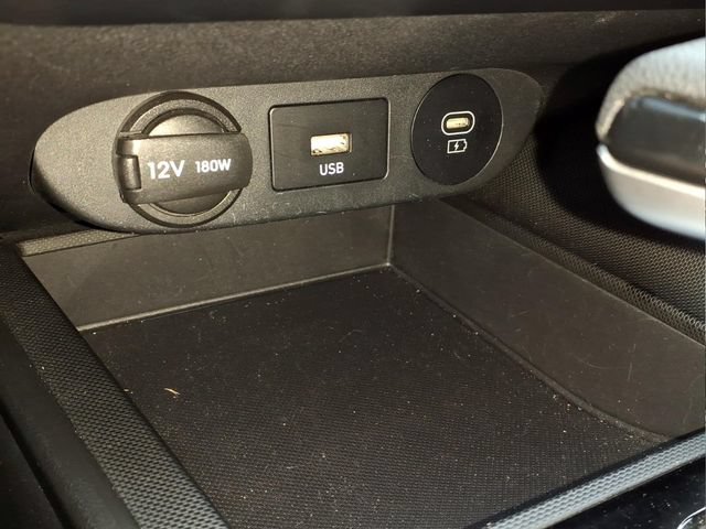 Used 2024 Hyundai Elantra SE FWD image 23