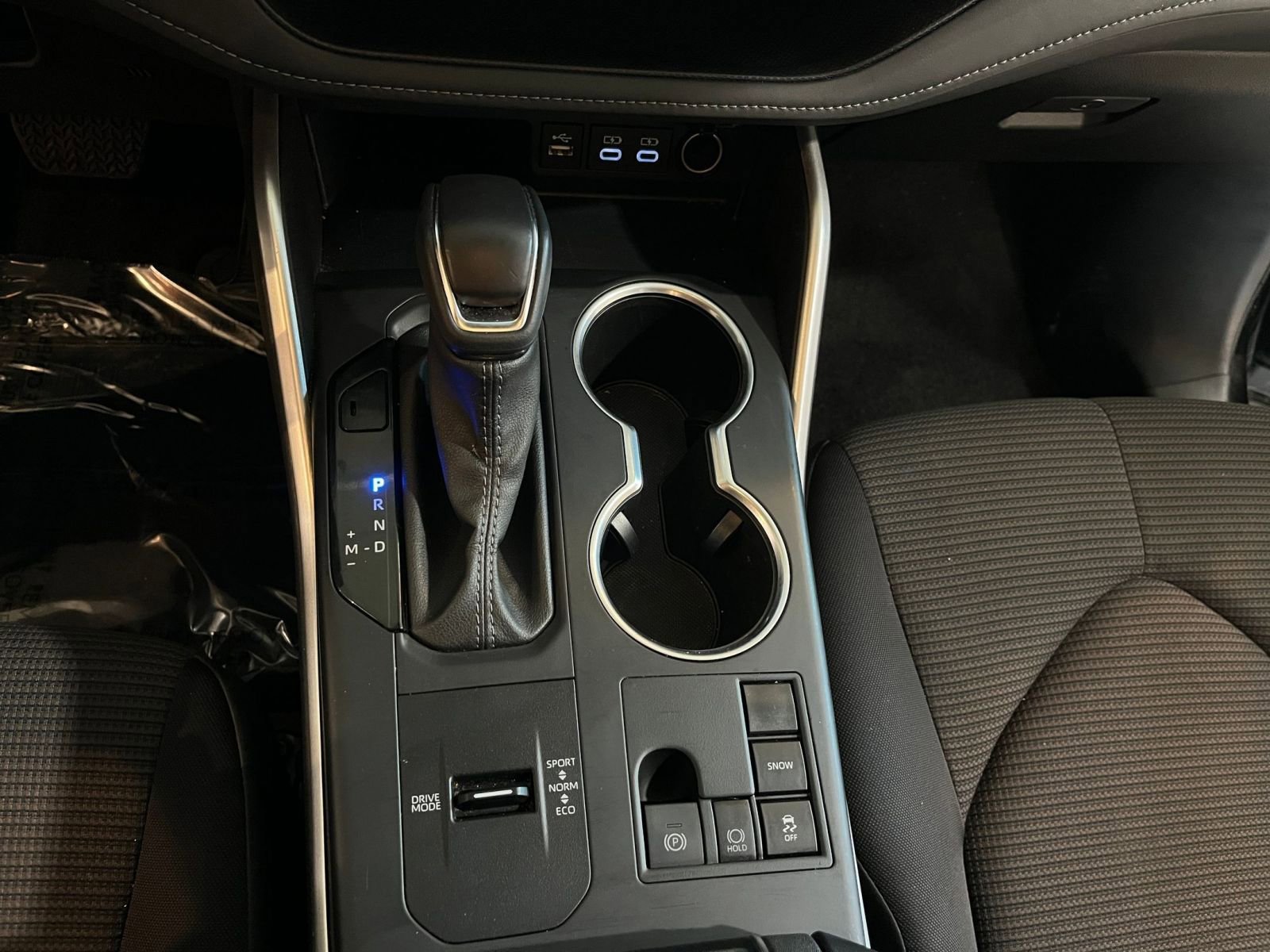 Used 2025 Toyota Highlander LE FWD image 43