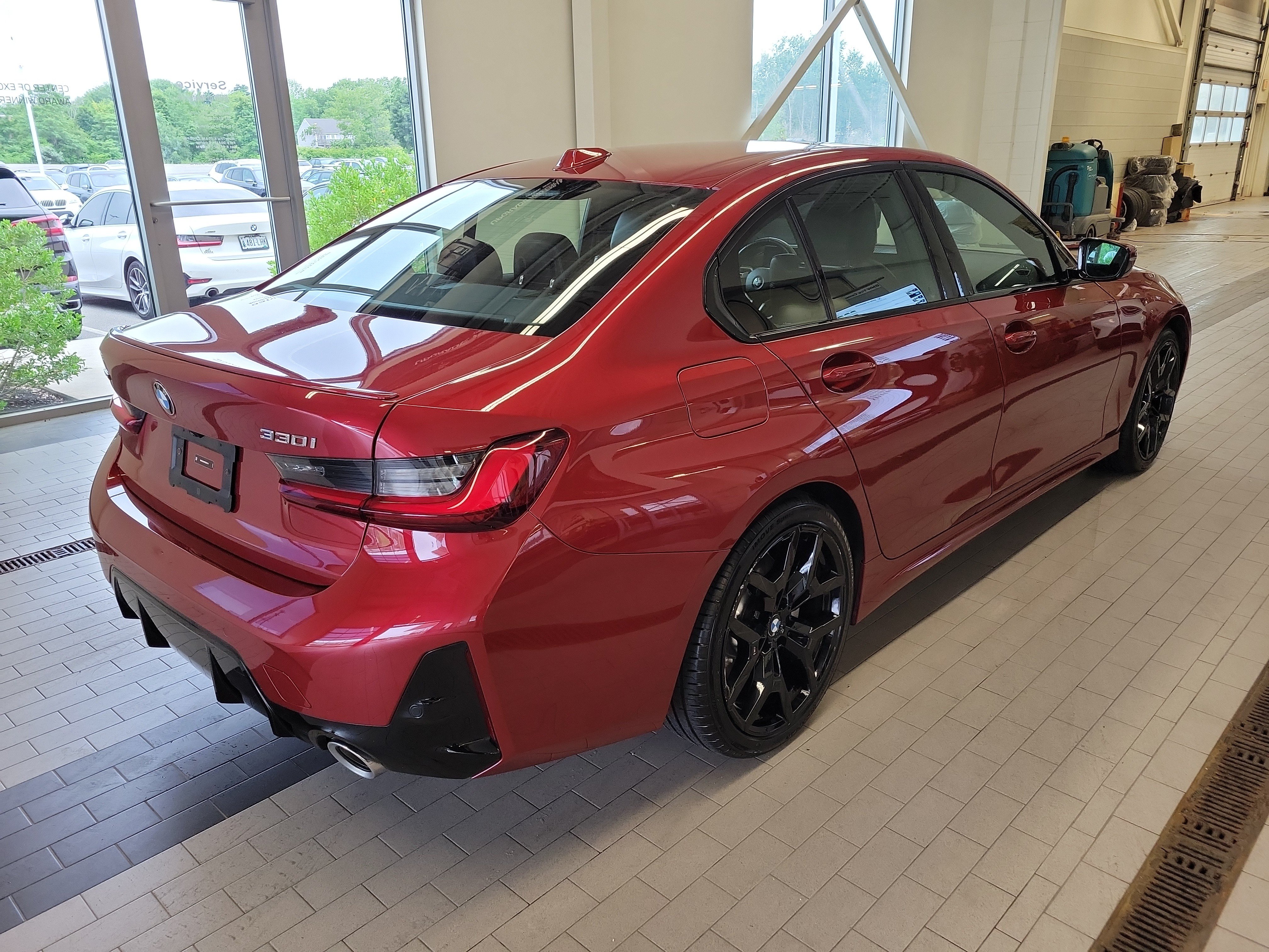 Used 2026 BMW 330i xDrive Sedan w/ M Sport Package AWD/4WD image 5
