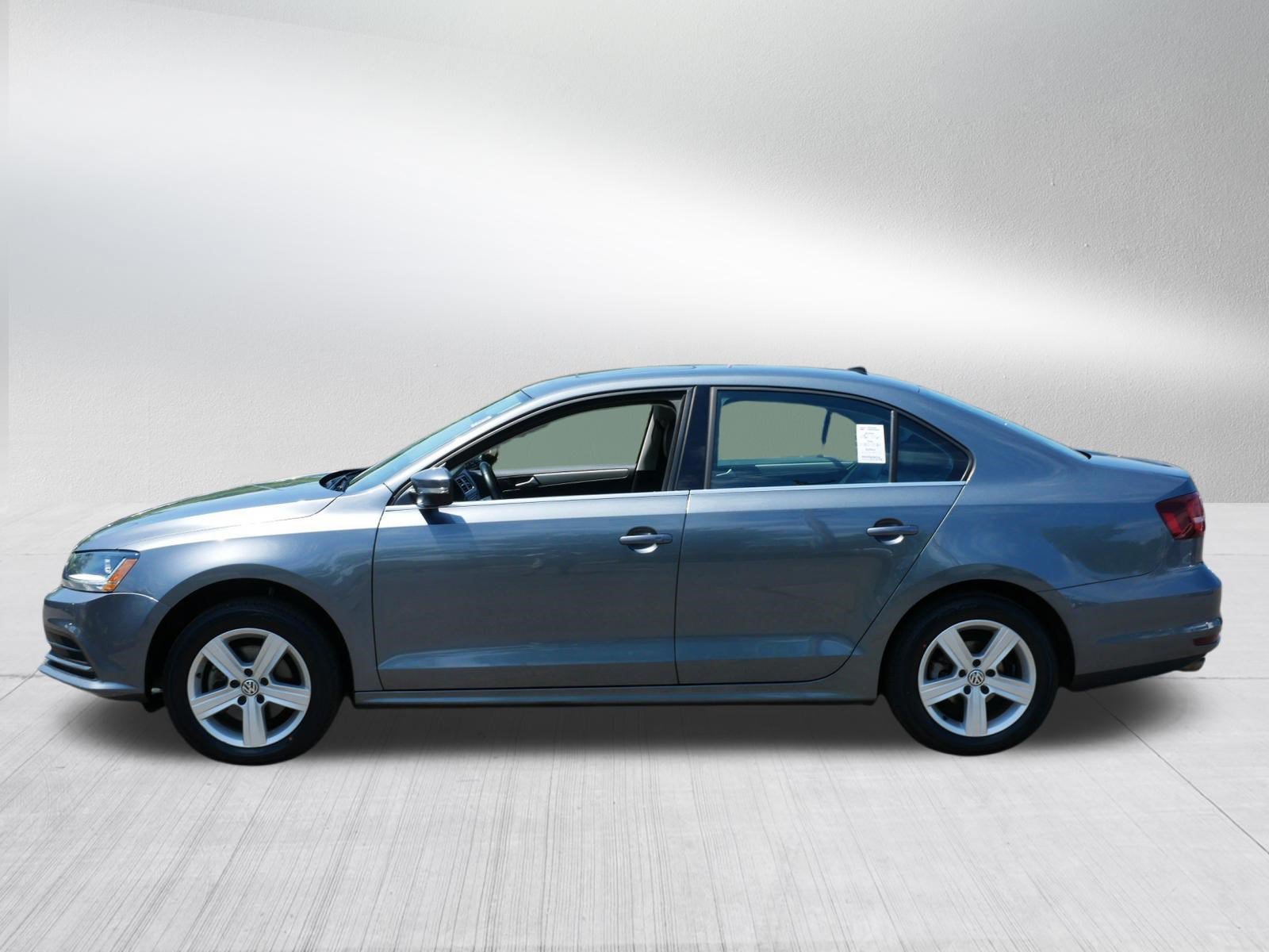 Used 2018 Volkswagen Jetta SE FWD image 4