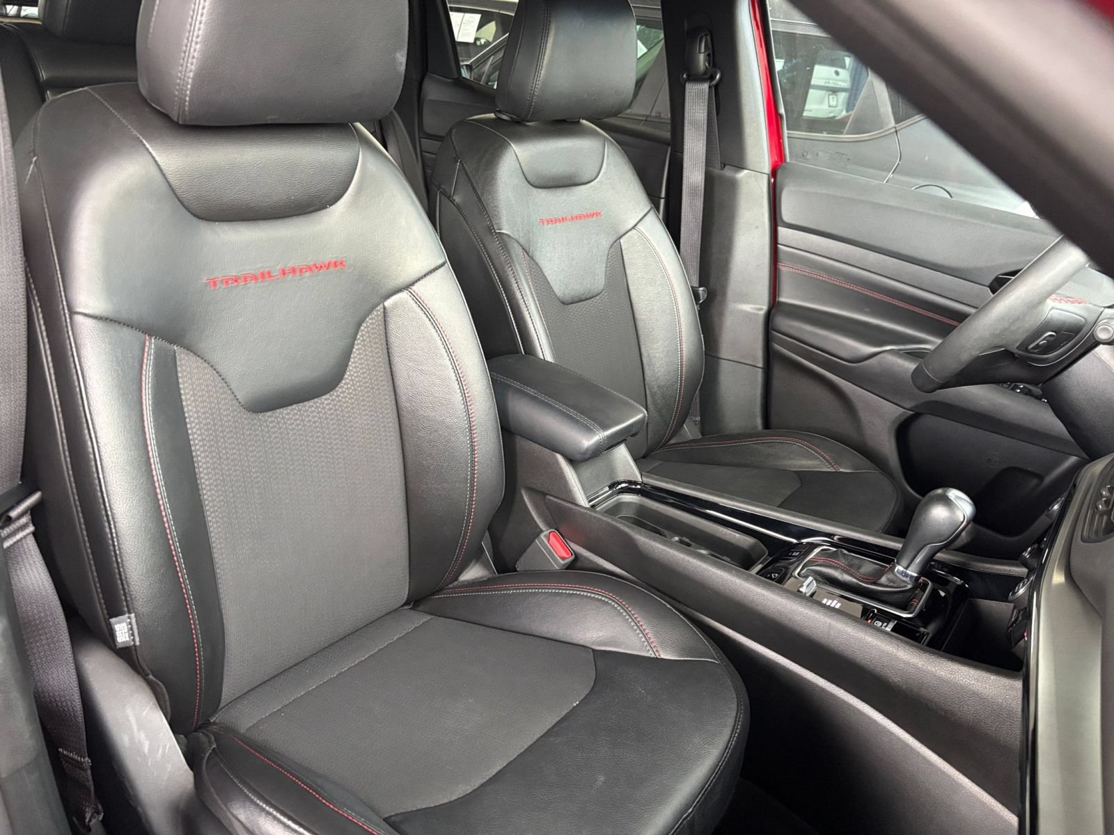 Used 2025 Jeep Compass Trailhawk AWD/4WD image 34
