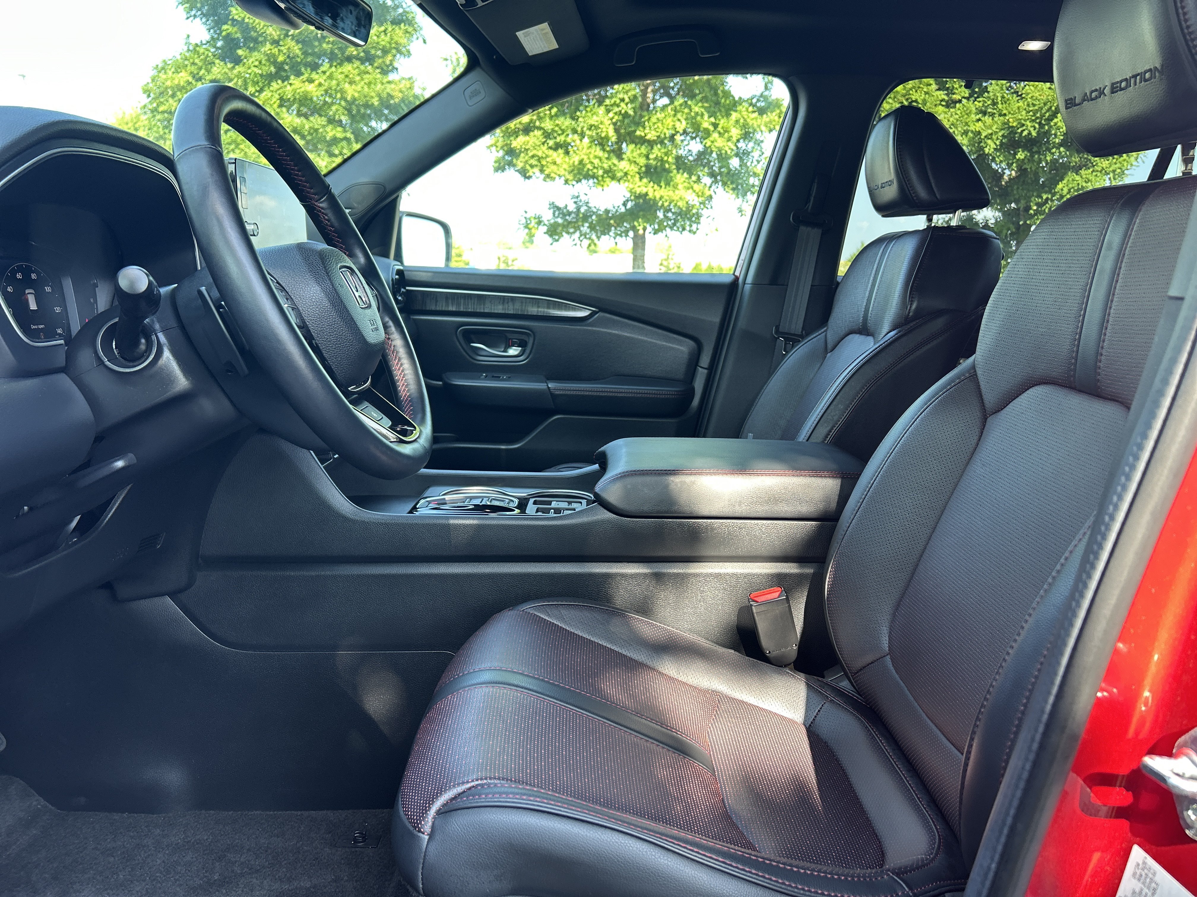 Certified 2025 Honda Pilot Black Edition image 24