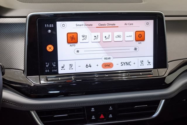 Used 2024 Volkswagen Atlas Peak Edition SEL AWD/4WD image 19