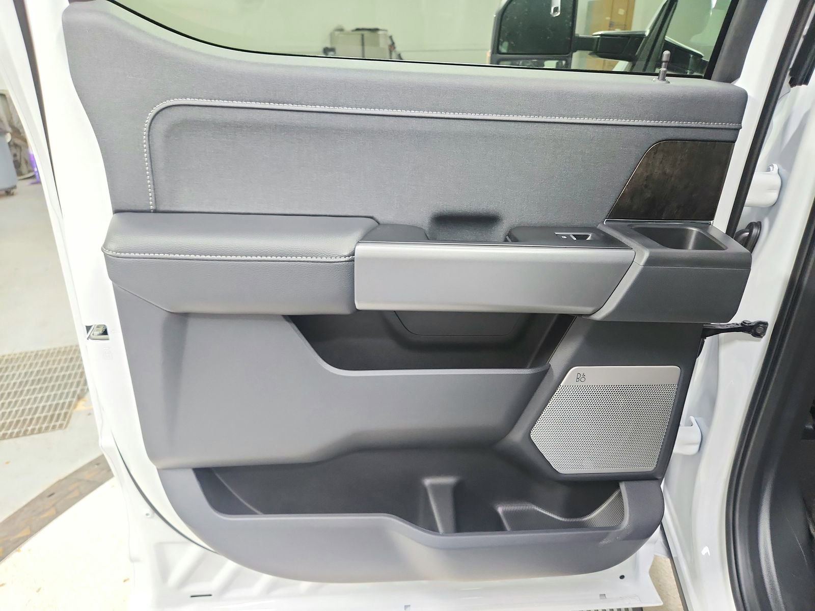 New 2026 Ford F250 Lariat w/ Chrome Package image 39