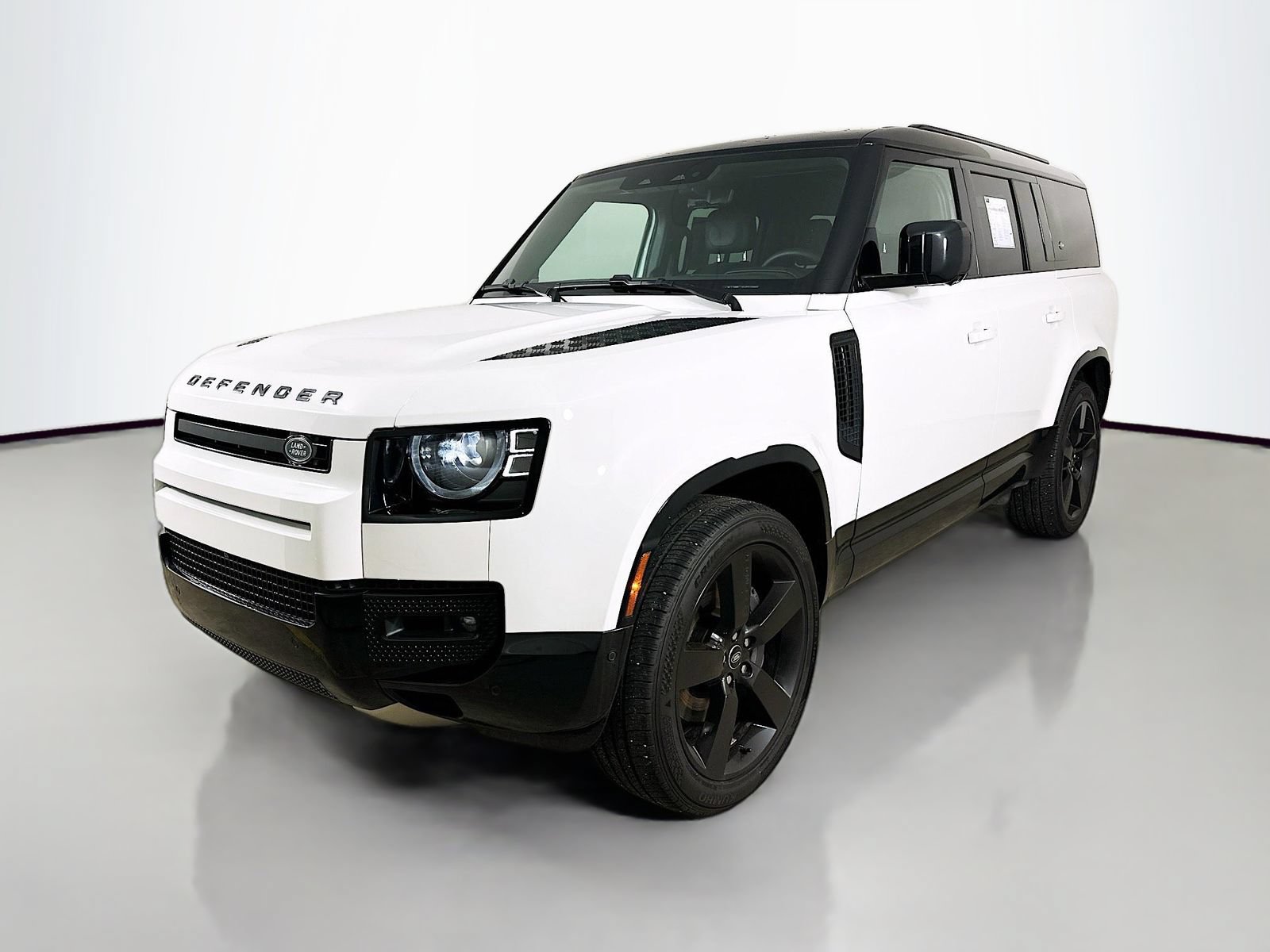 Used 2024 Land Rover Defender 130 X-Dynamic SE AWD/4WD image 1