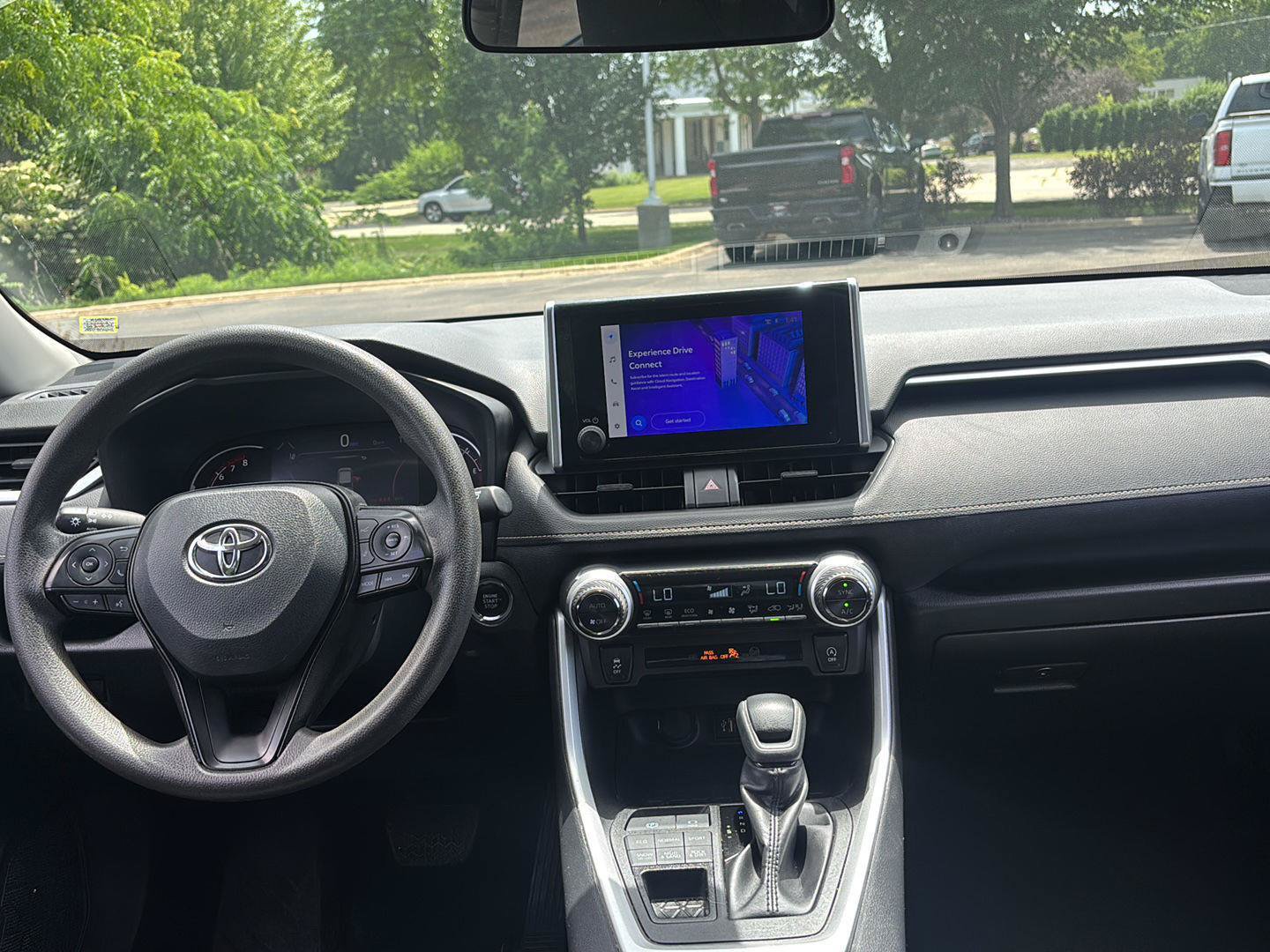 Used 2025 Toyota RAV4 XLE AWD/4WD image 24