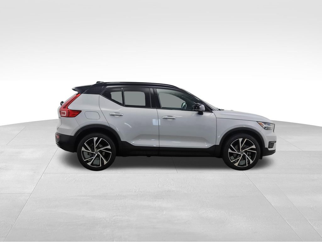 Used 2021 Volvo XC40 T5 R-Design w/ Protection Package Premier image 6