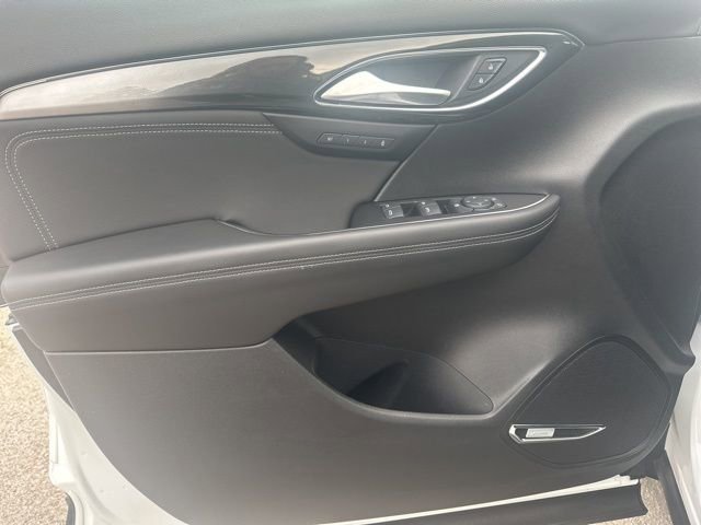 Used 2025 Buick Envision Preferred image 28