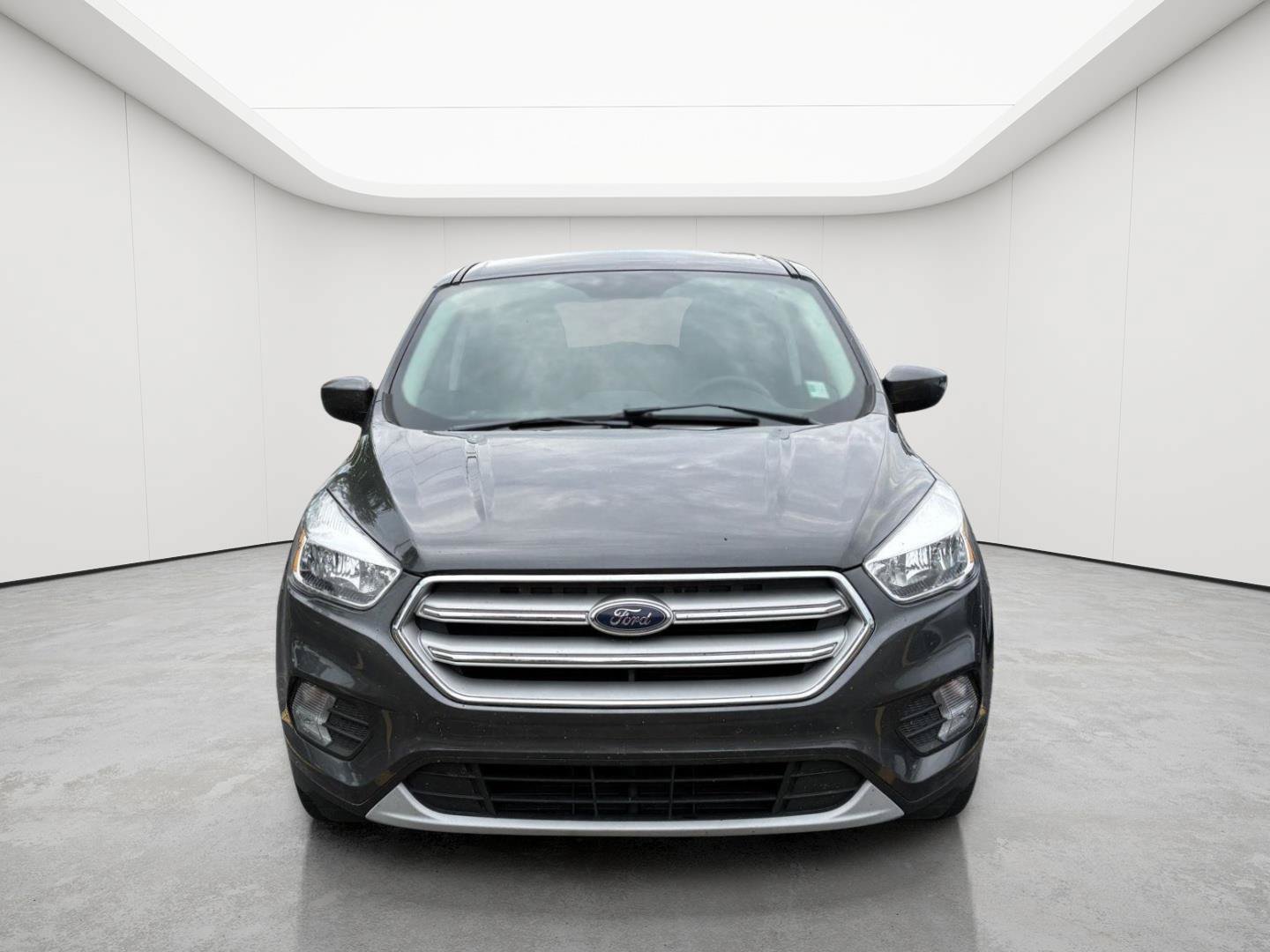 Used 2019 Ford Escape SE FWD image 2