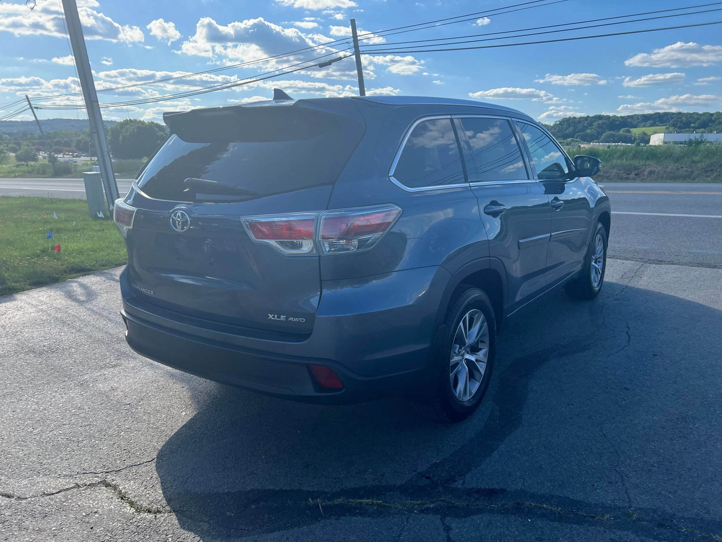 Used 2015 Toyota Highlander XLE AWD/4WD image 8