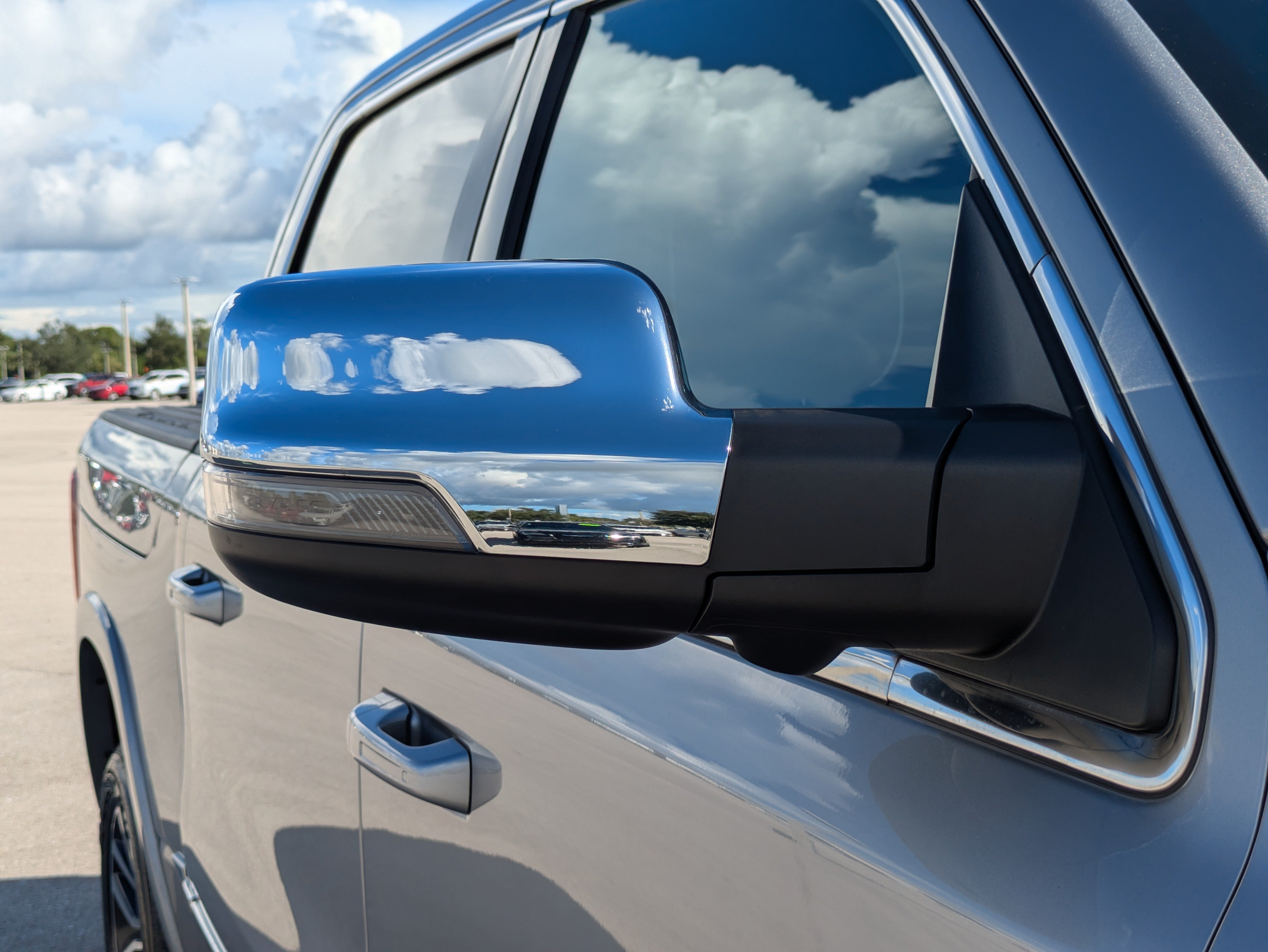 Used 2025 RAM 1500 Limited AWD/4WD image 12