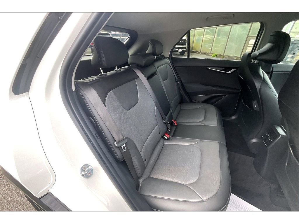 Used 2023 Kia Niro SX image 27