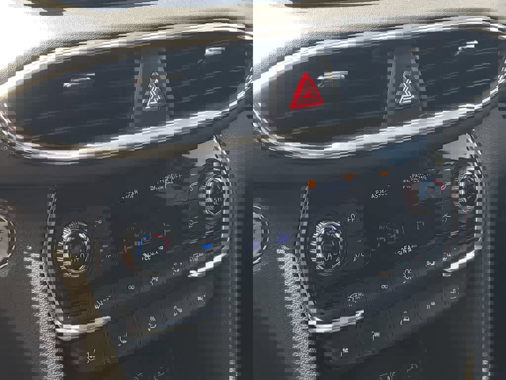 Used 2020 Hyundai Santa Fe Limited image 29