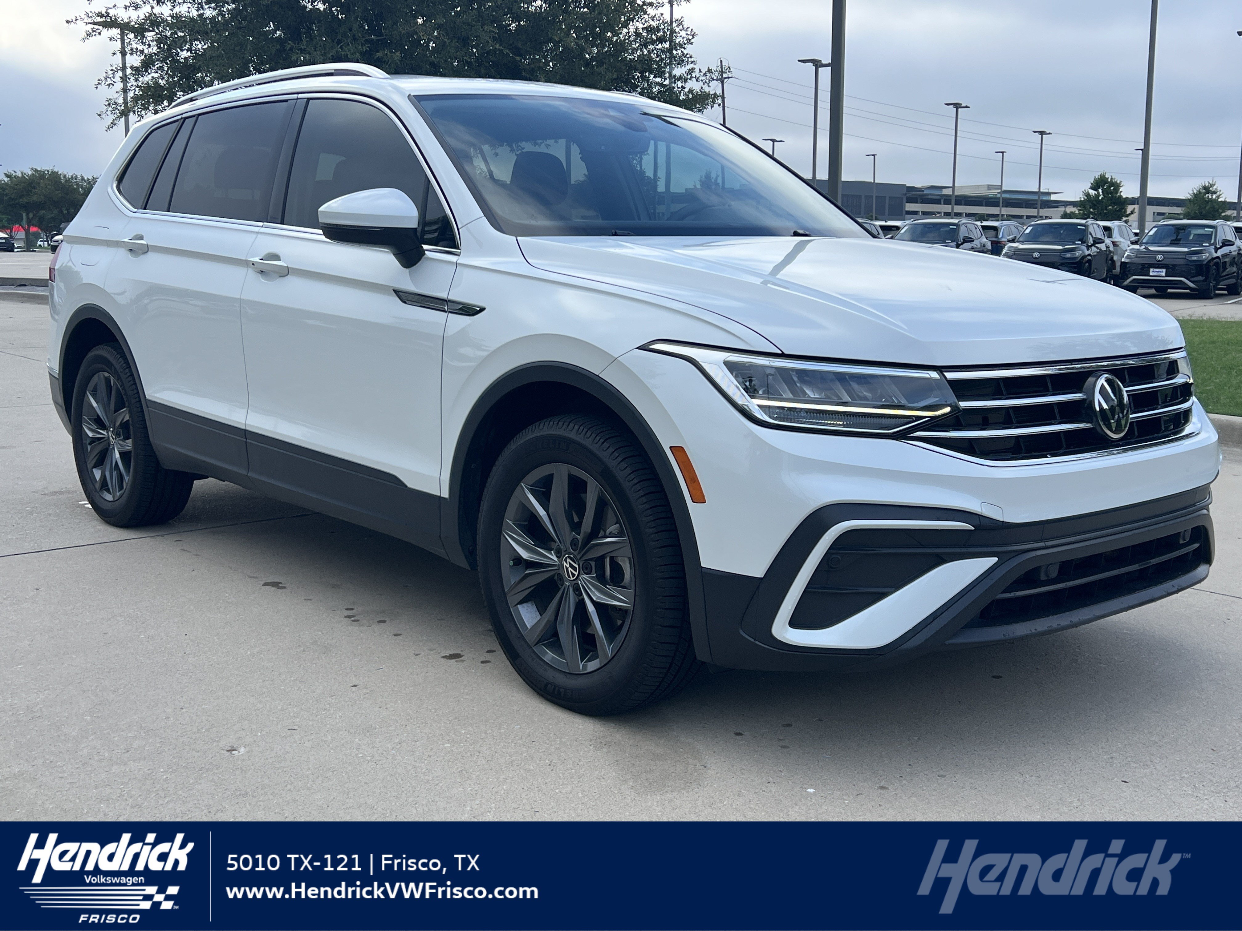 Certified 2023 Volkswagen Tiguan SE w/ Panoramic Sunroof Package FWD image 1