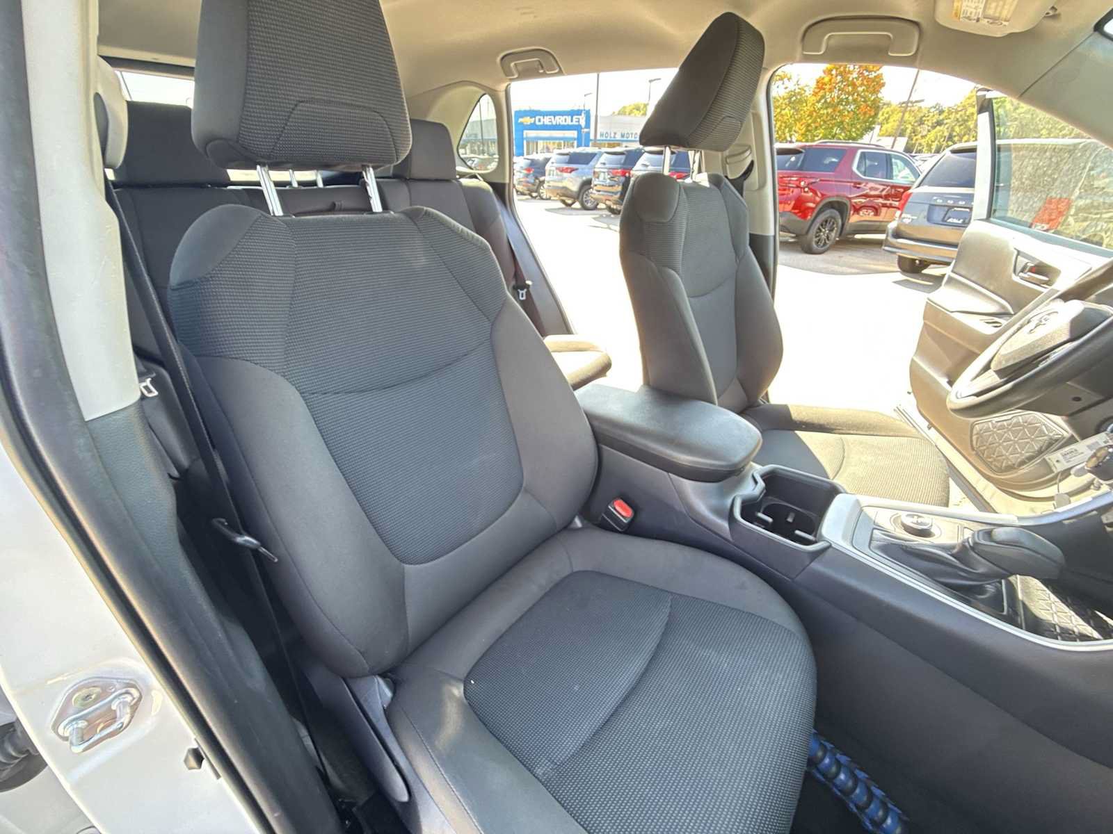 Used 2025 Toyota RAV4 LE AWD/4WD image 25
