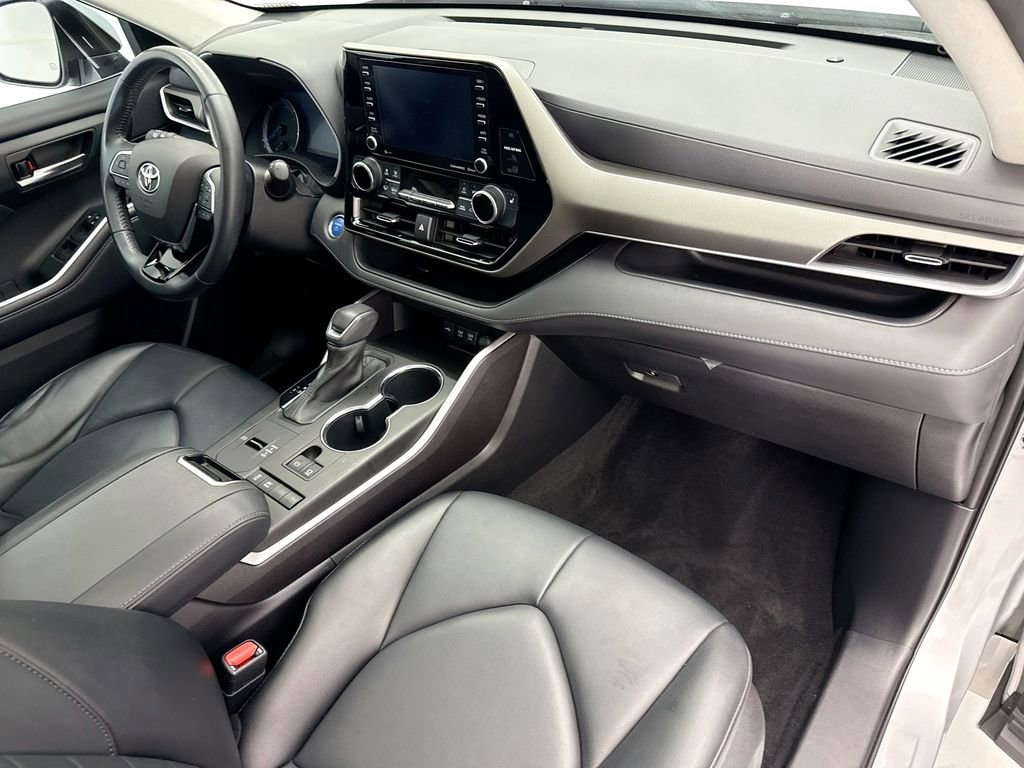 Used 2021 Toyota Highlander XLE FWD image 15
