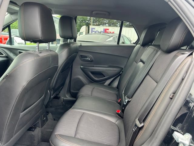Used 2017 Chevrolet Trax LT w/ LT Convenience Package AWD/4WD image 16