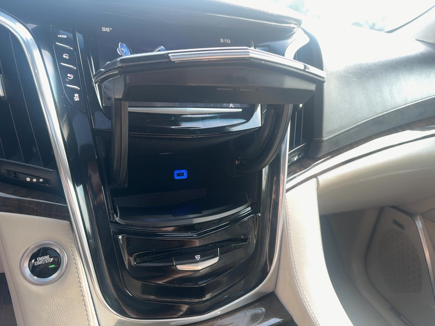 Used 2018 Cadillac Escalade ESV Luxury AWD/4WD image 30