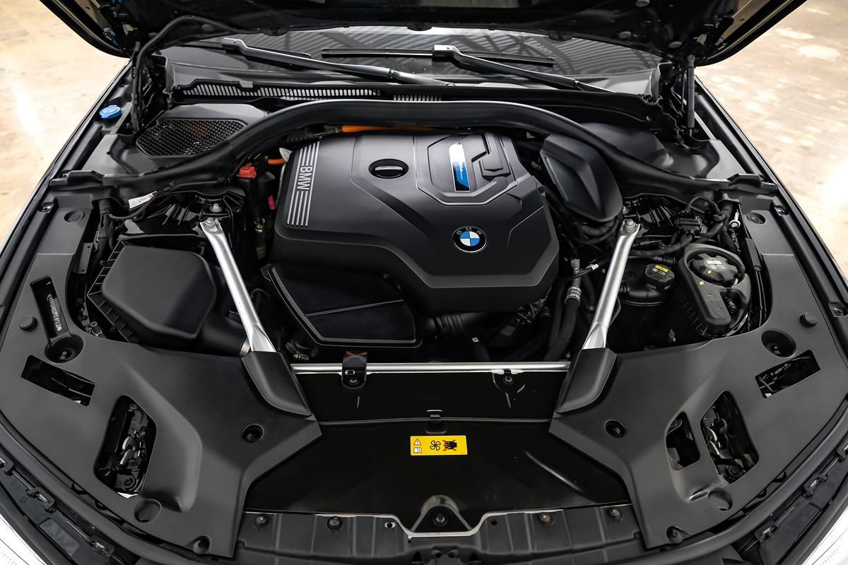 Used 2023 BMW 530e RWD image 48