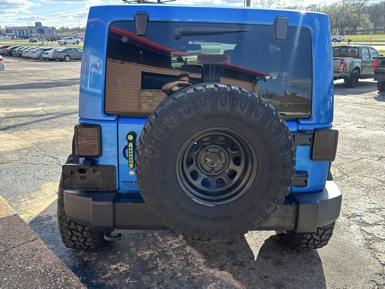 Used 2015 Jeep Wrangler Unlimited Sahara w/ Max Tow Package image 8