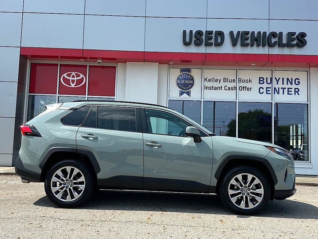 Certified 2022 Toyota RAV4 XLE Premium FWD image 6
