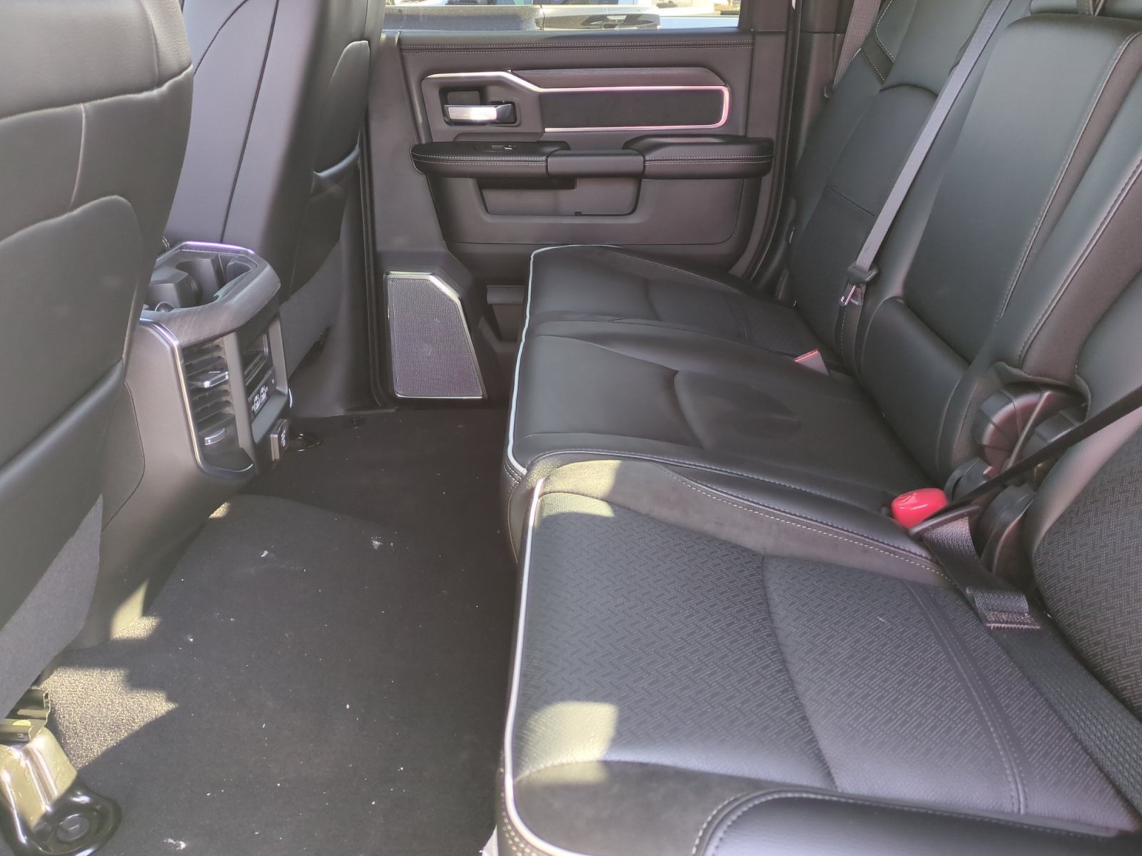 New 2026 RAM 2500 Laramie AWD/4WD image 17