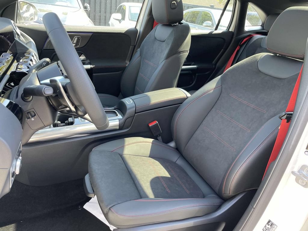 Used 2025 Mercedes-Benz GLA 35 AMG 4MATIC image 24