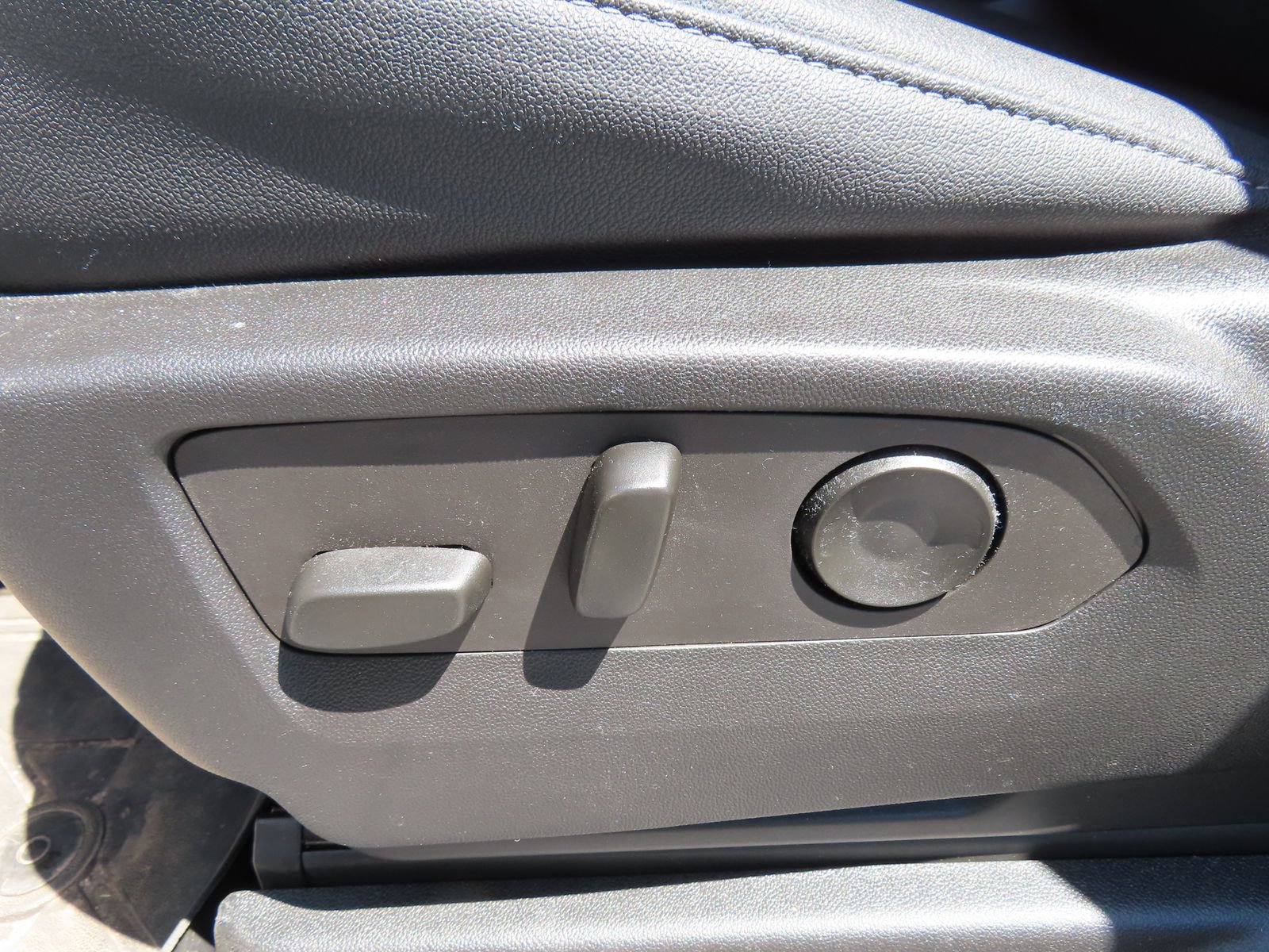 Used 2022 Chevrolet Tahoe LT w/ Luxury Package AWD/4WD image 27