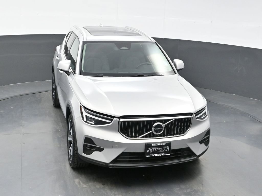 Used 2025 Volvo XC40 B5 Plus image 32