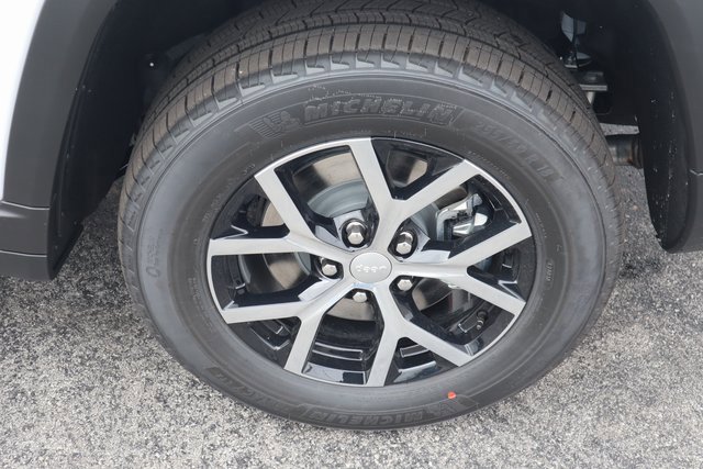 New 2025 Jeep Grand Cherokee L Limited w/ Trailer Tow Package image 29