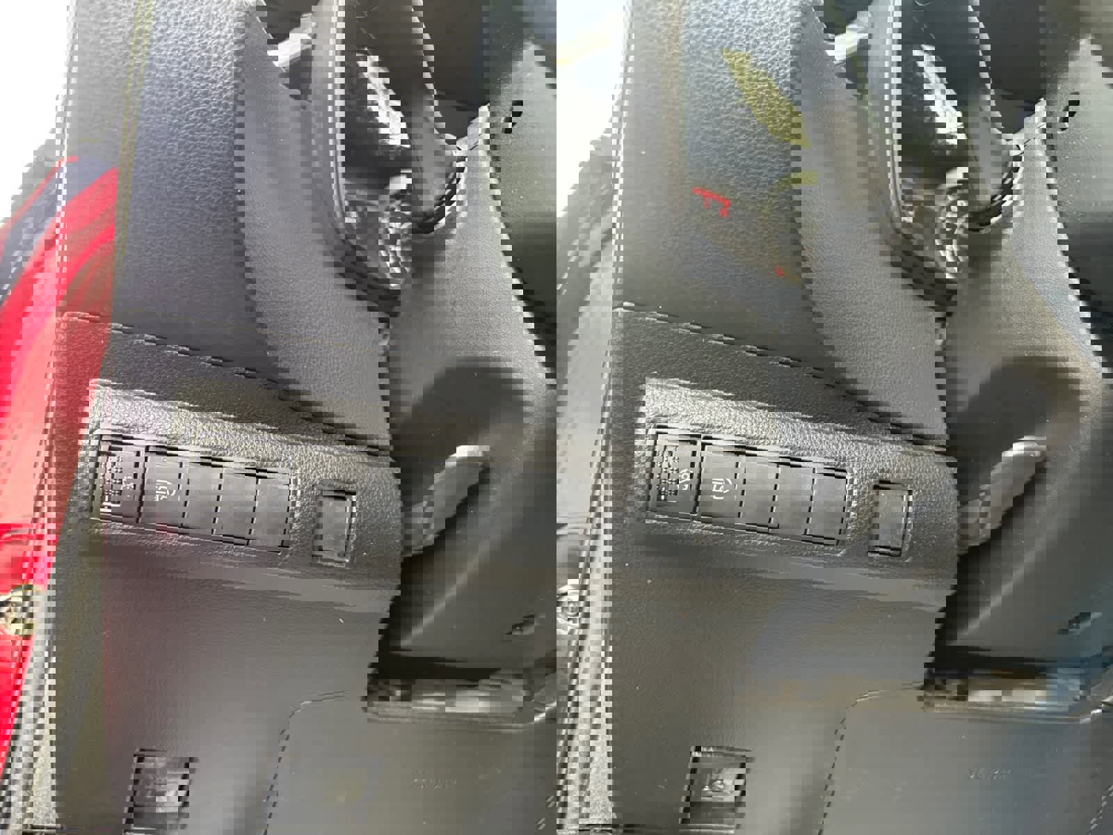 Used 2020 Toyota Corolla LE image 26