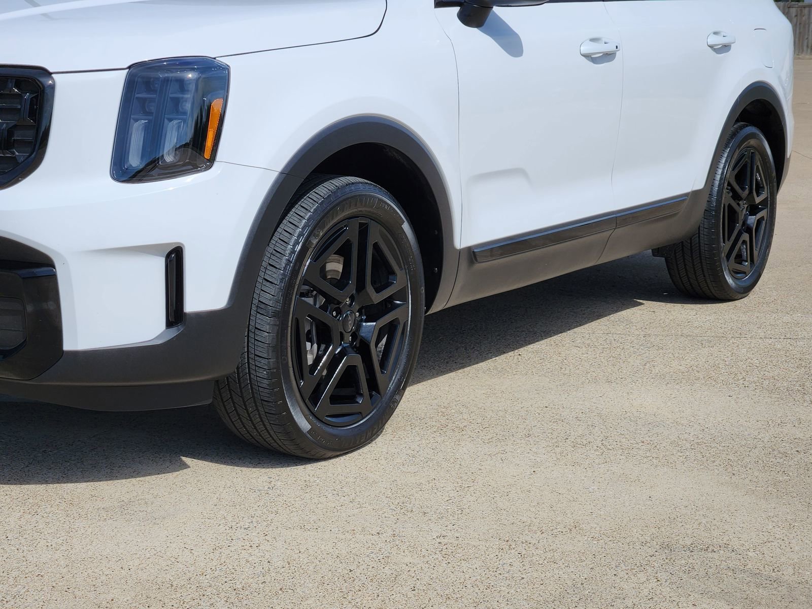 Used 2025 Kia Telluride EX X-Line image 12