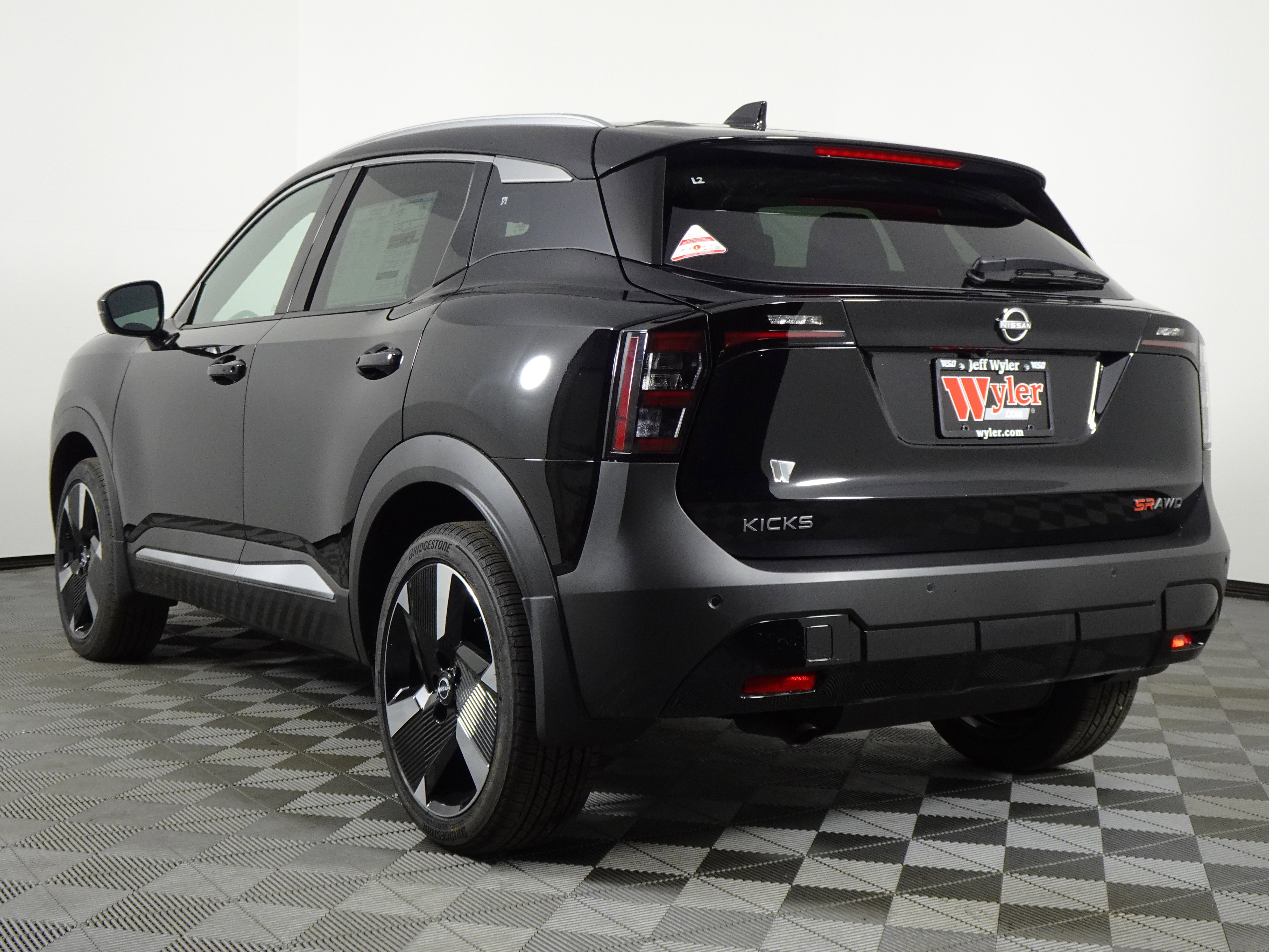 New 2025 Nissan Kicks SR w/ SR Premium Package image 16