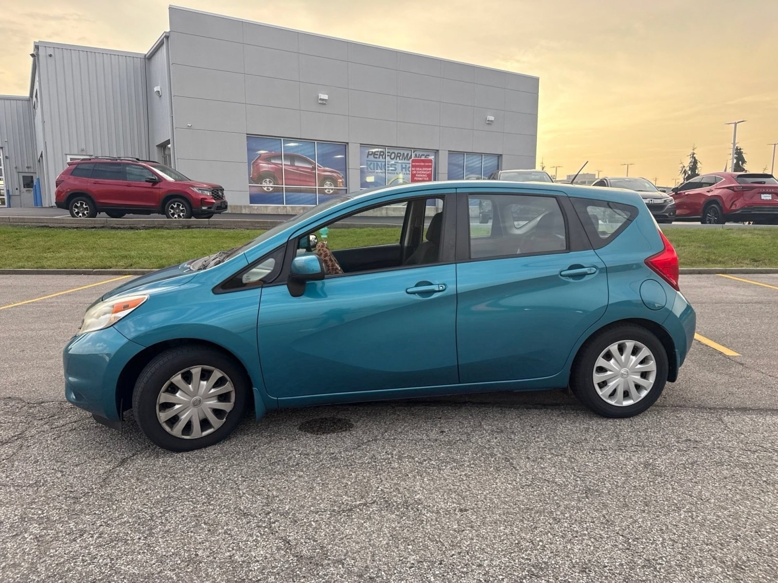 Used 2014 Nissan Versa Note SV w/ Convenience Package FWD image 2