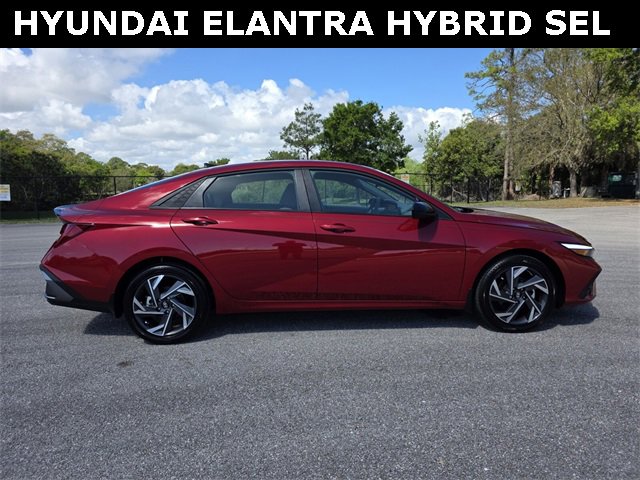 Used 2025 Hyundai Elantra SEL image 2