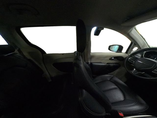 Used 2024 Chrysler Pacifica Touring-L image 36