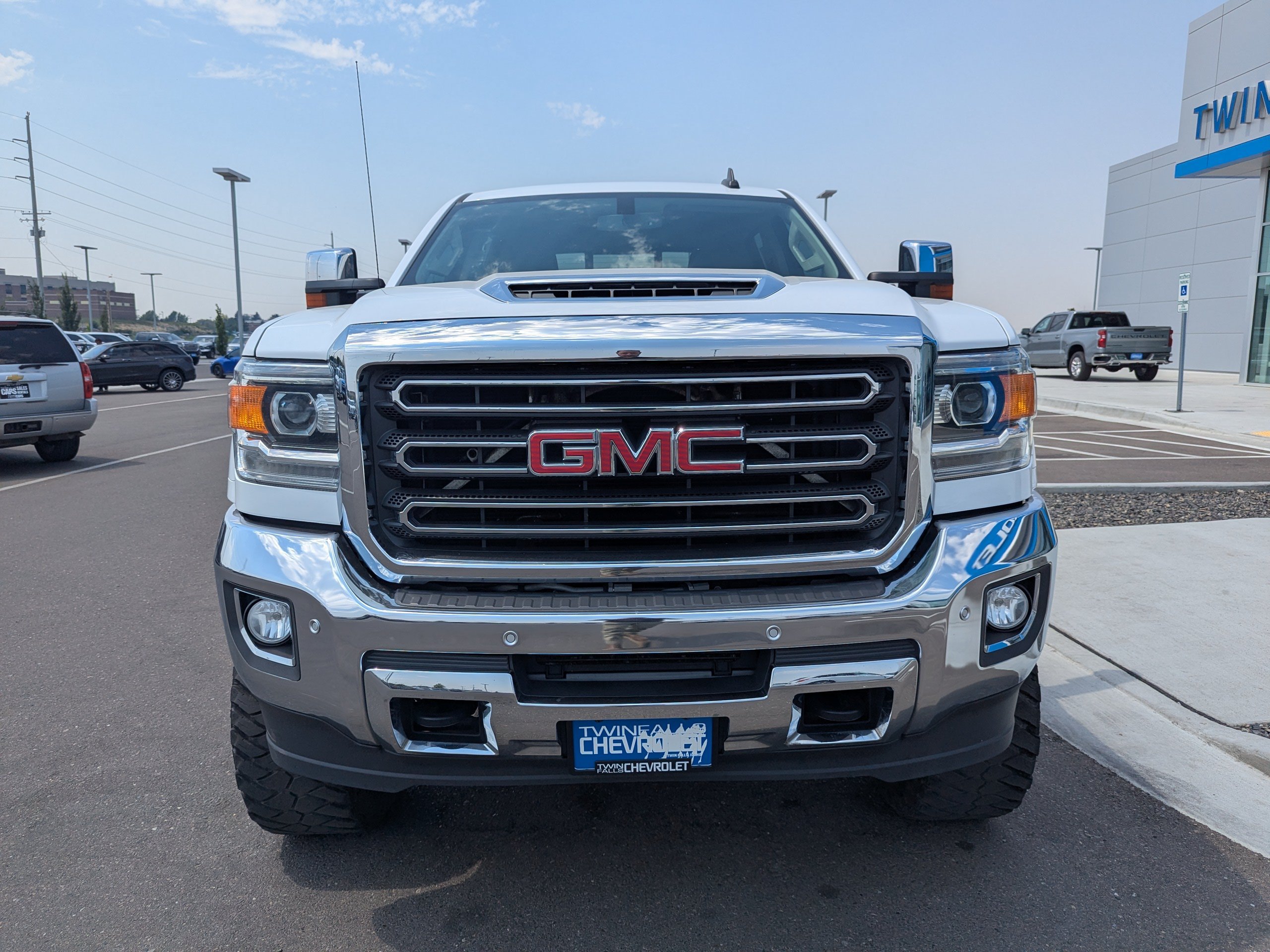 Used 2017 GMC Sierra 3500 SLT w/ Duramax Plus Package AWD/4WD image 4