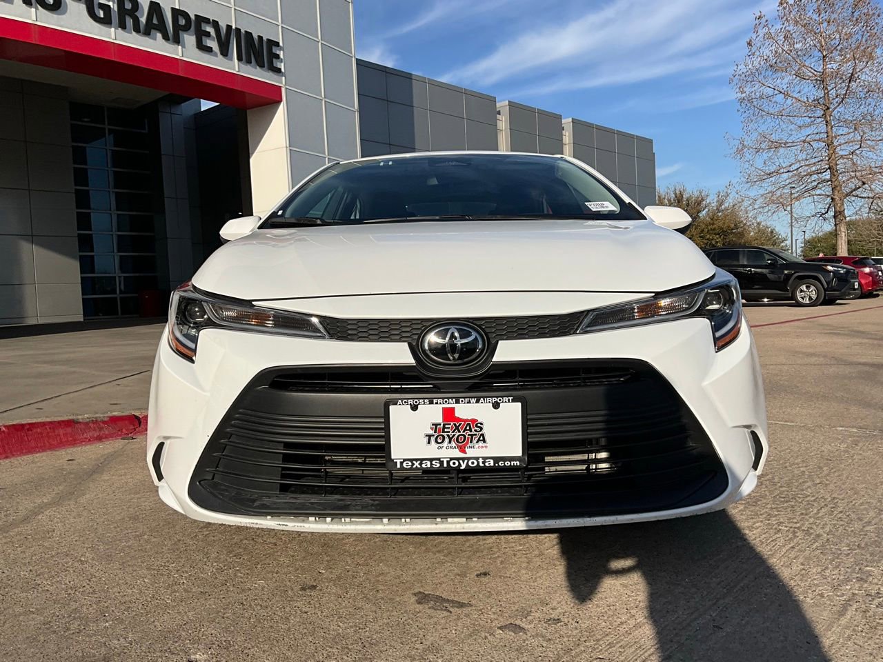 Used 2025 Toyota Corolla LE image 3