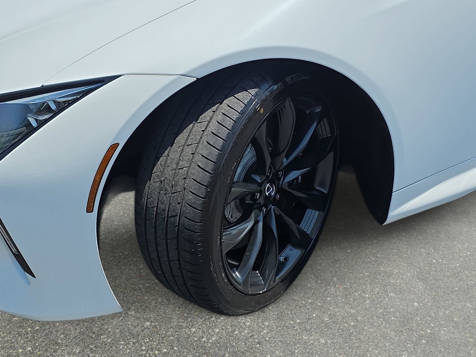 Used 2018 Lexus LC 500 Coupe w/ Performance Package RWD image 29