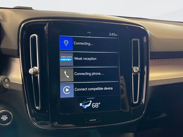 Used 2020 Volvo XC40 T4 Momentum image 27