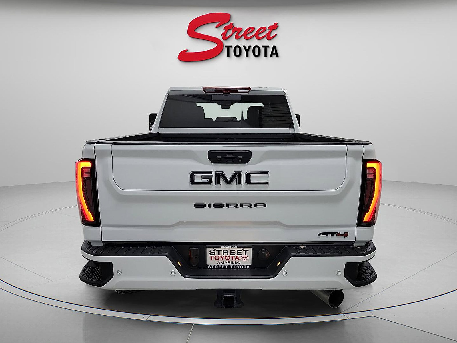 Used 2025 GMC Sierra 2500 AT4 w/ AT4 Premium Plus Package image 3