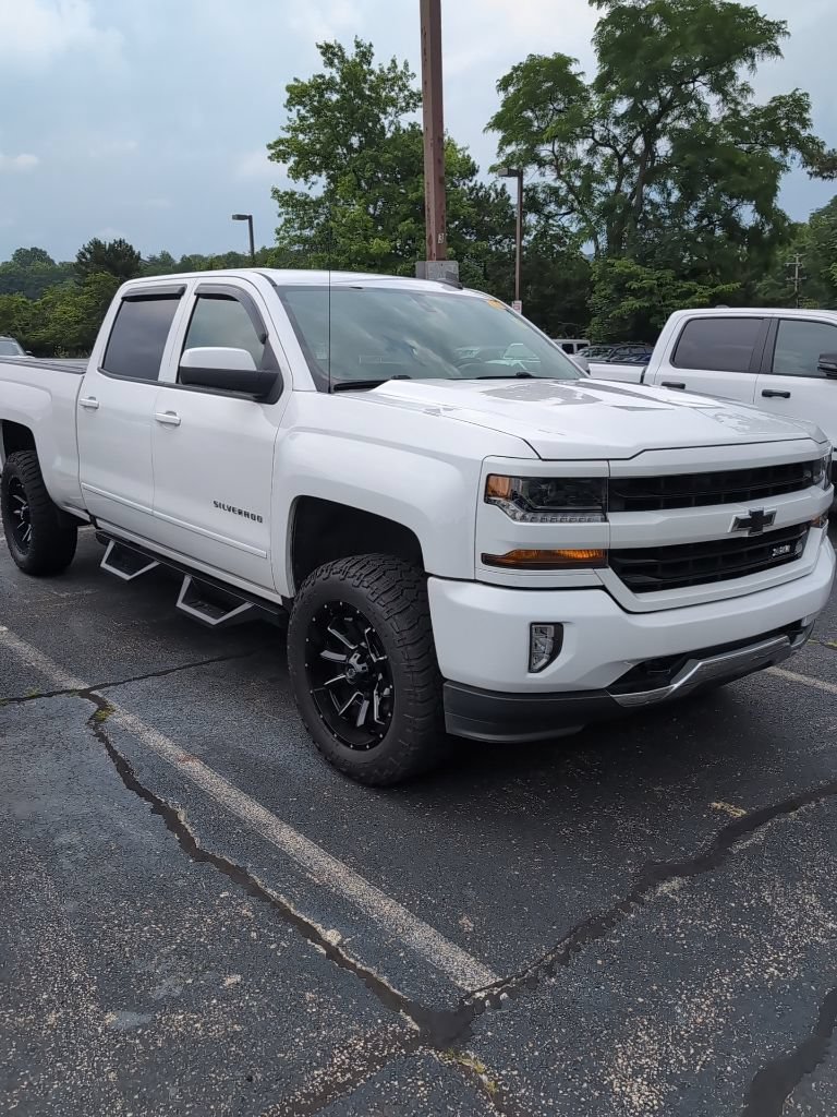 Used 2018 Chevrolet Silverado 1500 LT w/ LPO, Black Pack AWD/4WD image 6