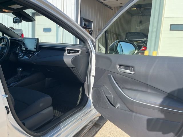 Used 2022 Toyota Corolla SE w/ SE Premium Package FWD image 16