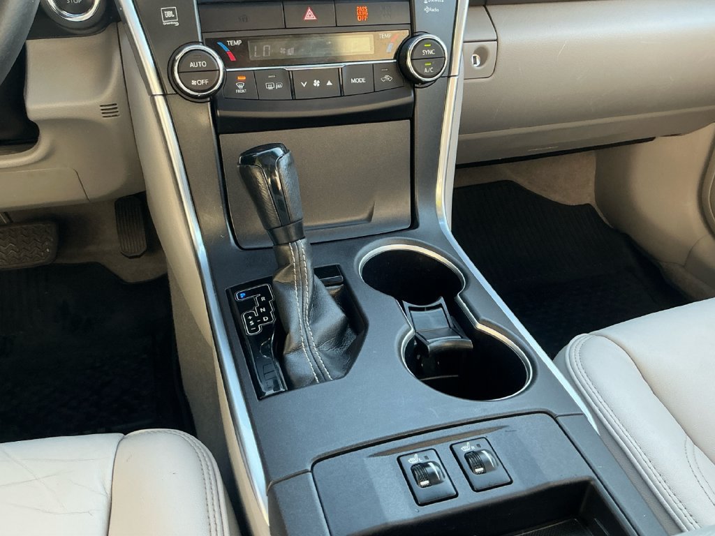 Used 2017 Toyota Camry XLE w/ Moonroof Package FWD image 12